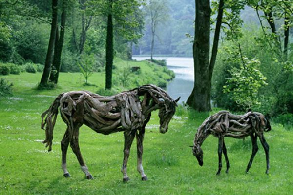 Sculture di animali in corteccia